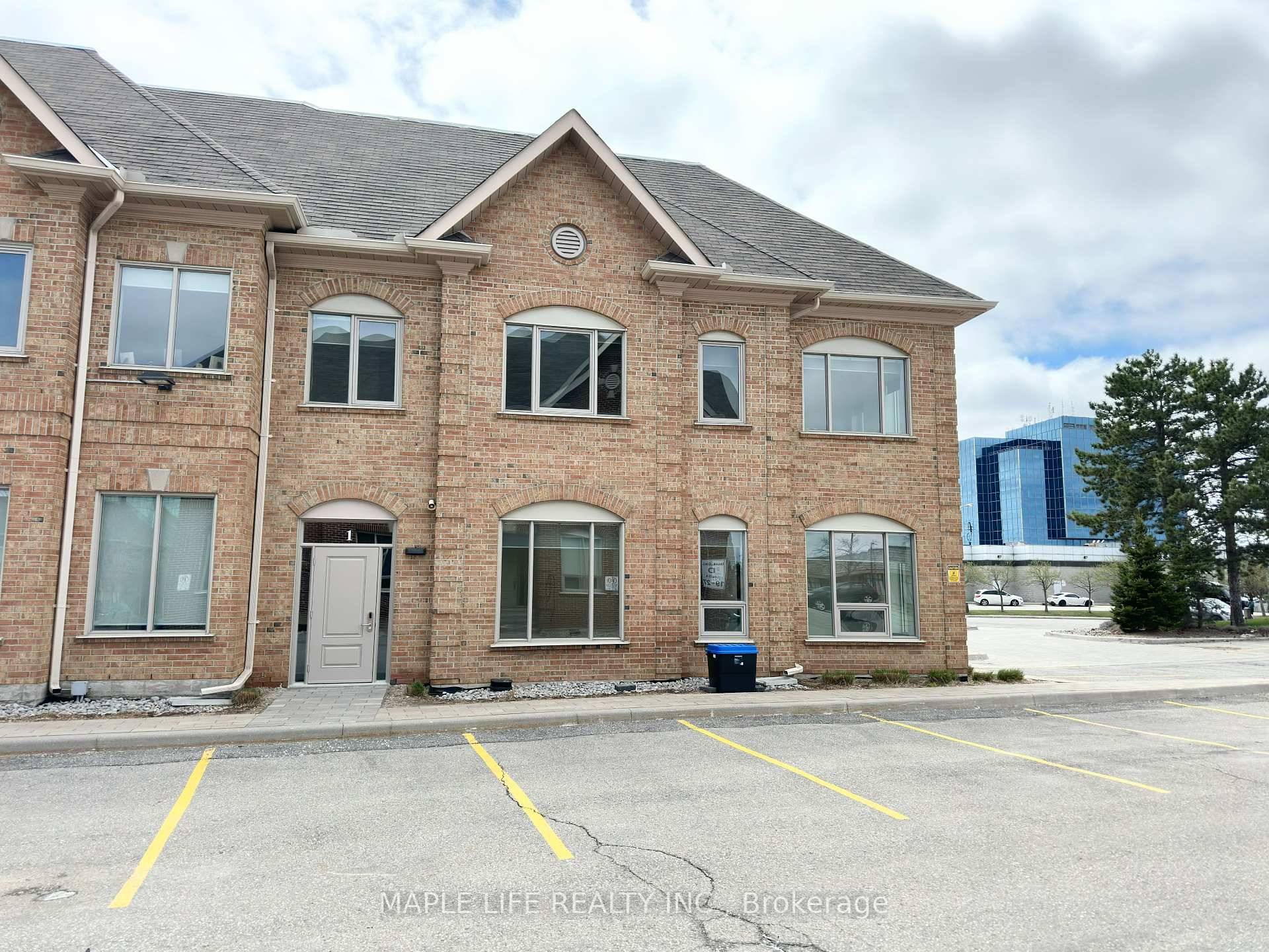 Rarely Offered Leasing Opportunity at the Heart of Richmond Hill !