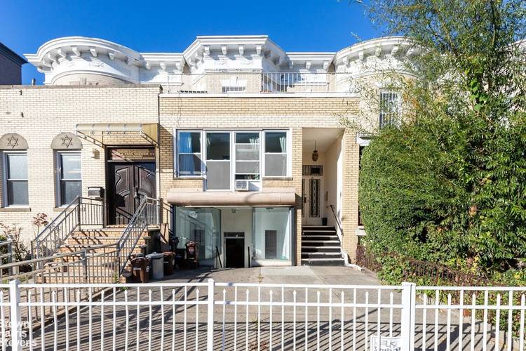 Mixed use Opportunity in Manhattan Beach !