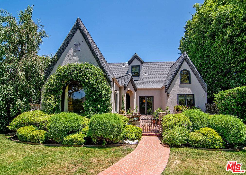 342  N Citrus Ave 6BR Hancock Park La