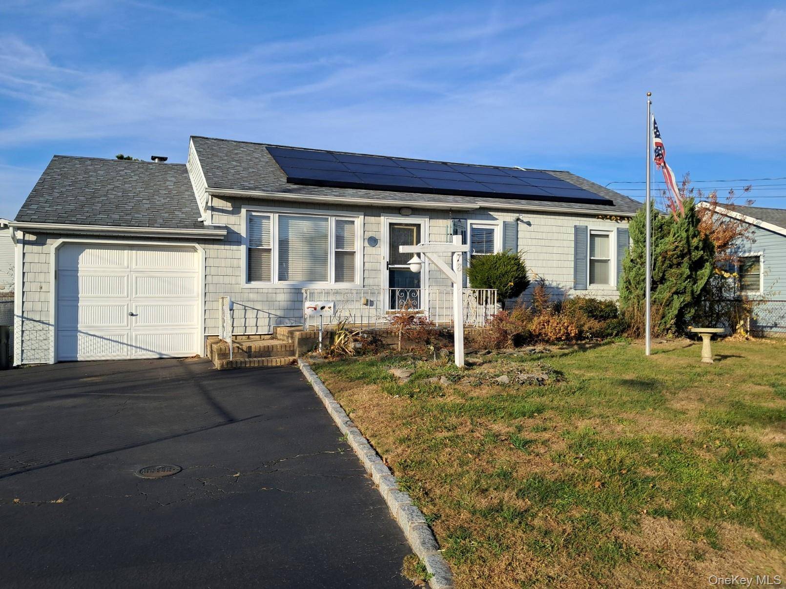 Lovely 3 bedroom Wide Line Cape on a 60x100 level lot.