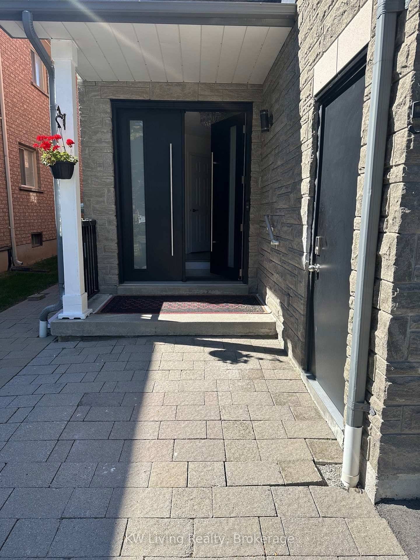 Welcome to this cozy and comfortable basement, perfect size for a single occupancy with the convenience of most utilities included !