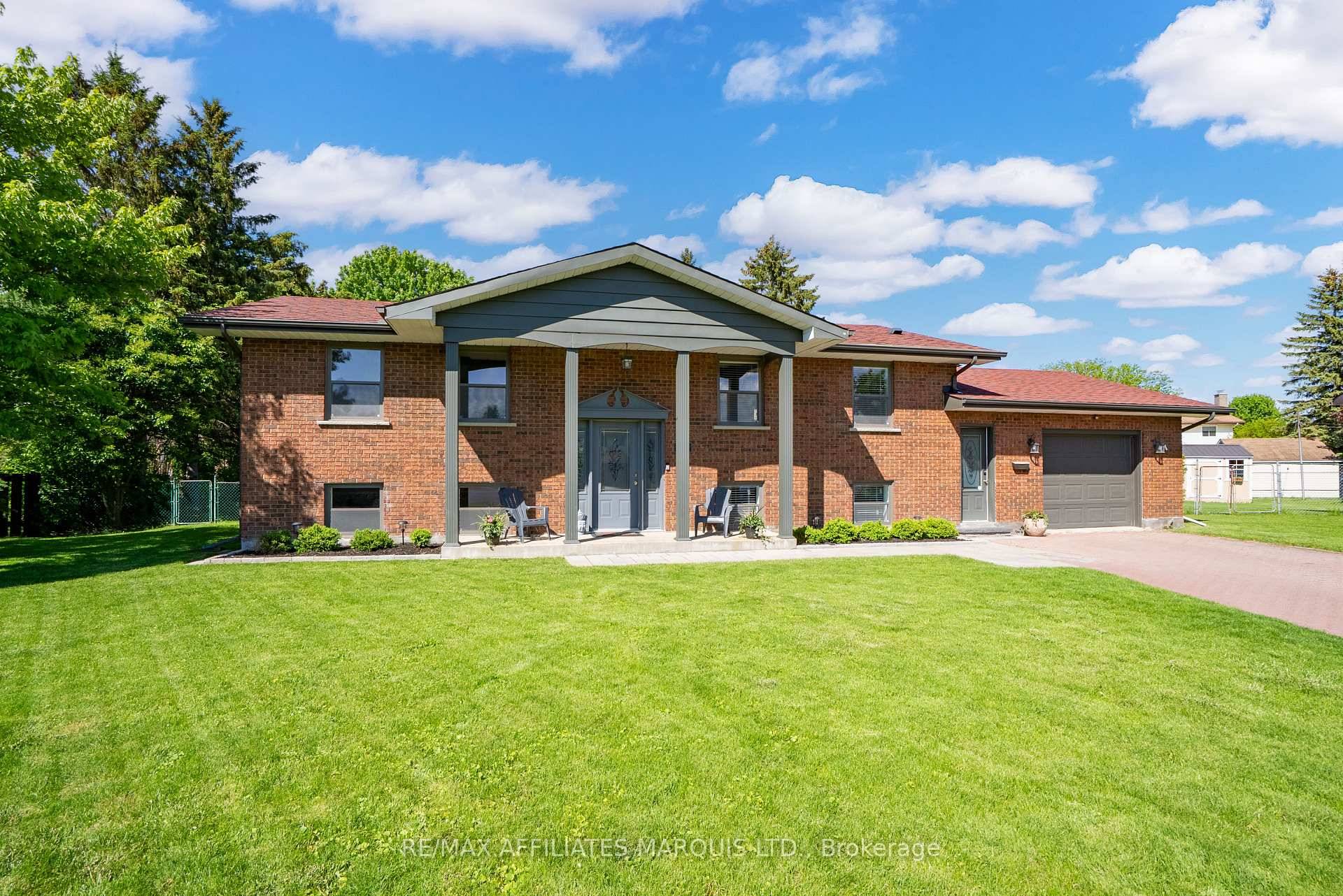 This raised brick bungalow in Sunrise Acres checks all the boxes 5 bedrooms, stylish updates, and plenty of space to live, laugh, and lounge.