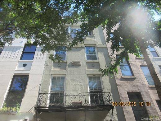 Great opportunity to own a 4 story 2 family unit comprising 2 duplex units.