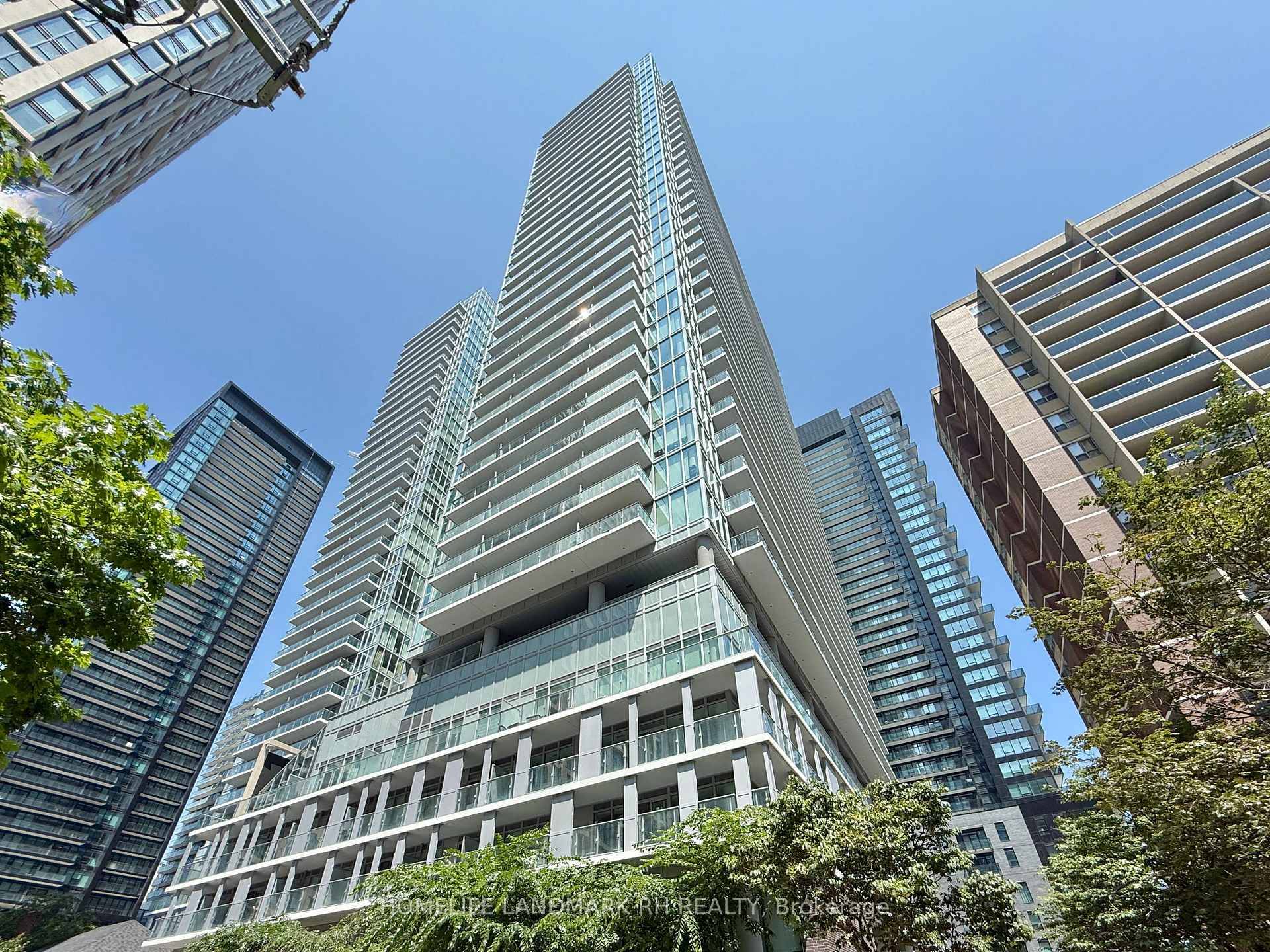 Bright amp ; Spacious 2 bedroom 2 bathroom in central midtown by Pemberton.