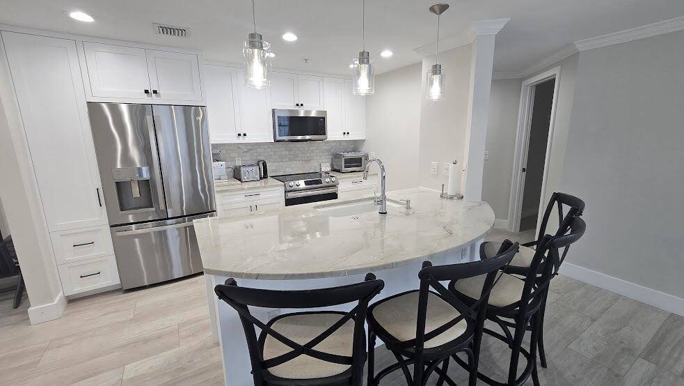 Beautiful Apartment located in the heart of Deerfield Beach !