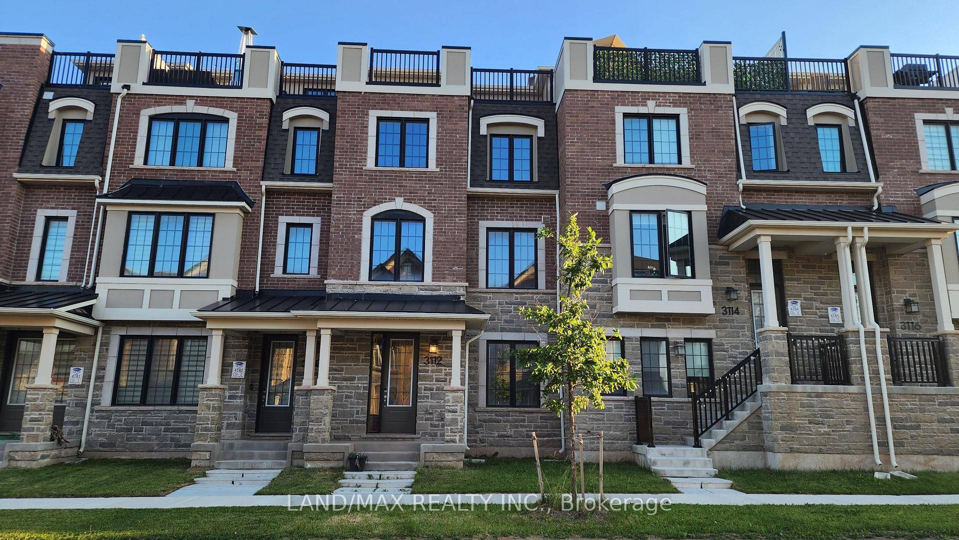 Discover the epitome of sophisticated living with The Falconwood, a brand new, never lived in gorgeous freehold townhouse by Mattamy Homes, nestled in Oakville's highly sought after Upper Joshua Creek ...