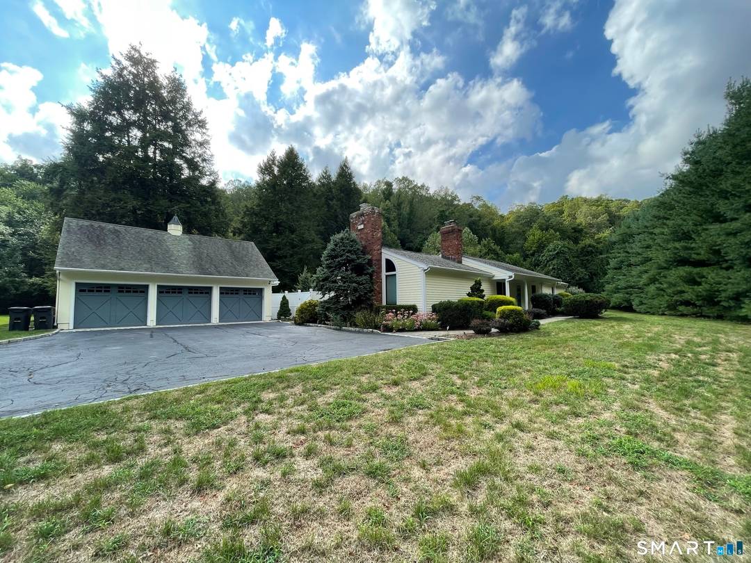 Serene Location ! Enjoy all that living in Fairfield County has to offer in this very spacious Ranch home with approximately 2, 040 square feet located in the quiet town ...