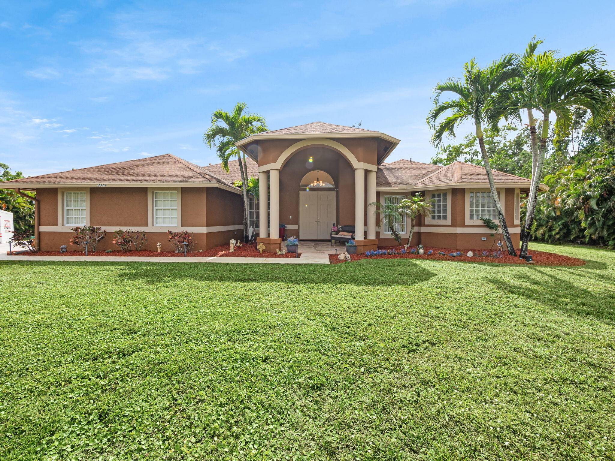 MOTIVATED SELLERS... 5 Bedroom, 3 full bathrooms home is on over an acre lot with a gorgeous newly resurfaced pool with a 5 year warranty, a newer pool pump, hardwired ...