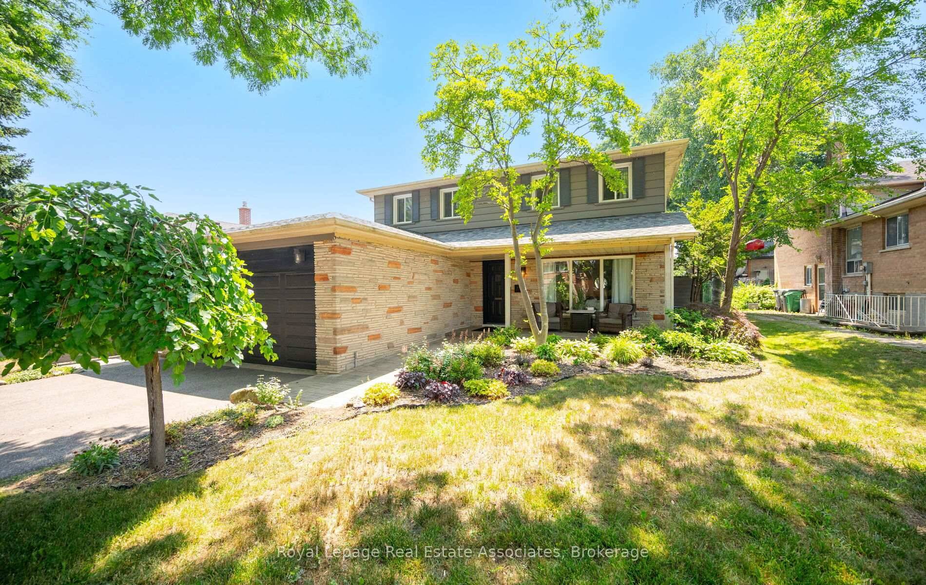 Pride of ownership shines through in this stunning 4 bedroom, 4 bathroom home on a family friendly street in the desirable area of Cooksville.