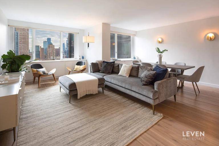 CONVERTIBLE 2 bedrooms, 2 FULL bathrooms with washer and dryer INSIDE the apartment, with beautiful wood finishes to top it off !