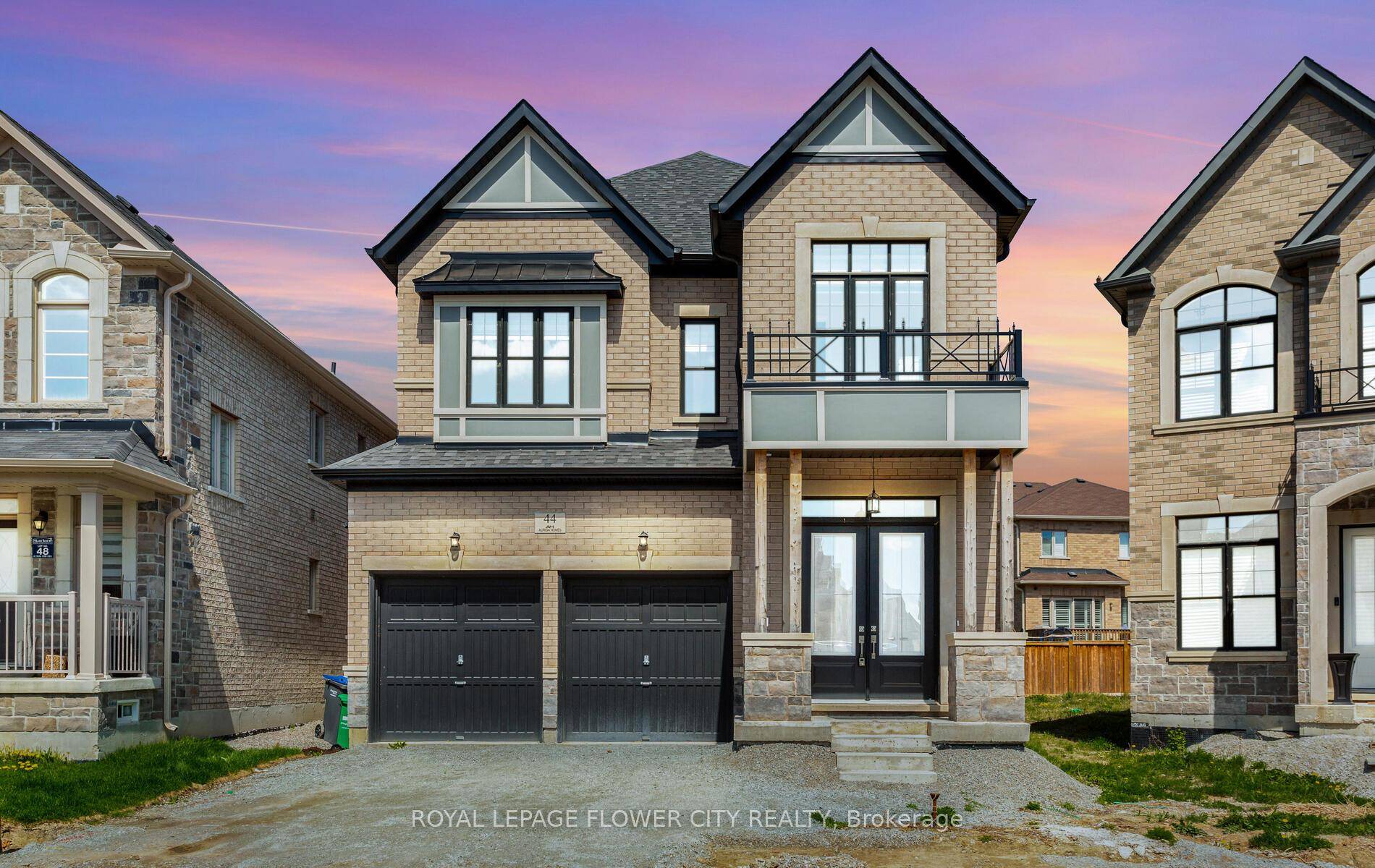 A gorgeous 5 bedroom fully upgraded detached home built by Auriga Homes in the heart of Caledon Southfields Village community.