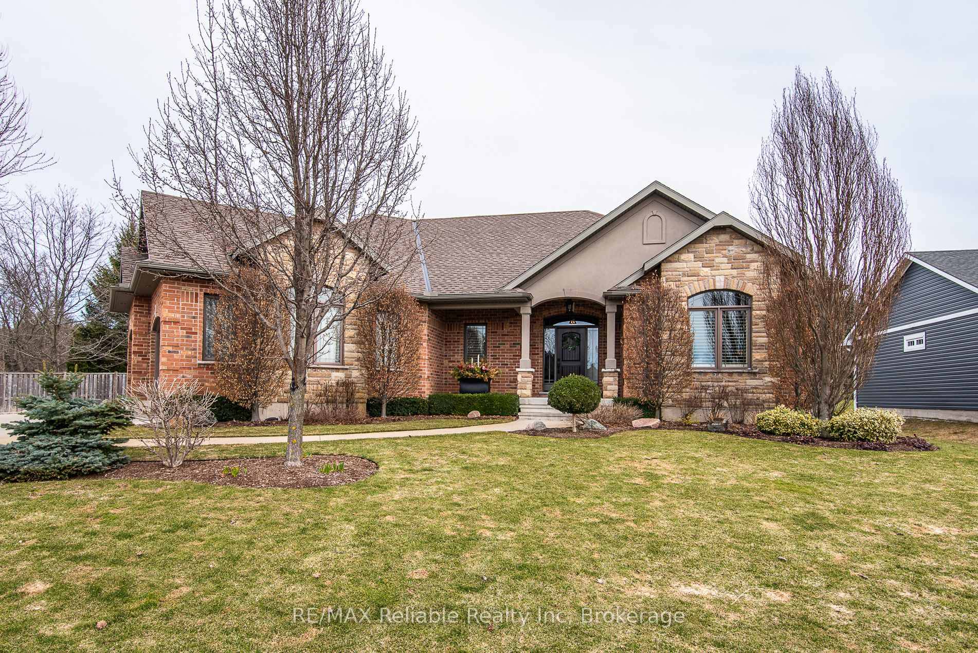 Welcome to this exquisite custom built property, located on the highly sought after Carriage Lane of Bayfield.