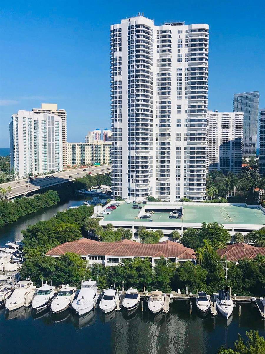 Apartment for rent 2BED 2BATH at the best property in one of the most desirable buildings in Aventura Mystic Pointe Tower 600 Best Line in the building.