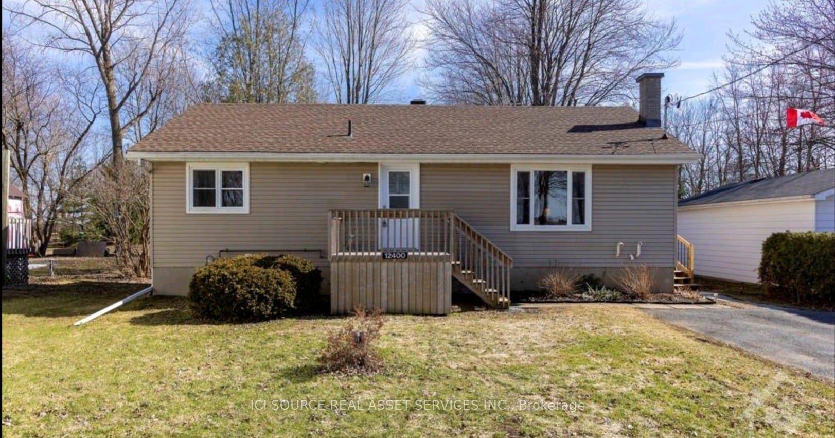 Cute 3 bedroom raised bungalow for rent 1 hour from Ottawa.
