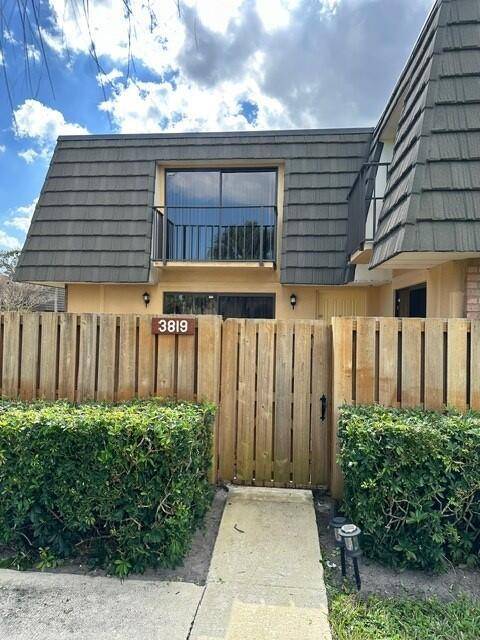 Welcome to this charming 2 bed, 2.