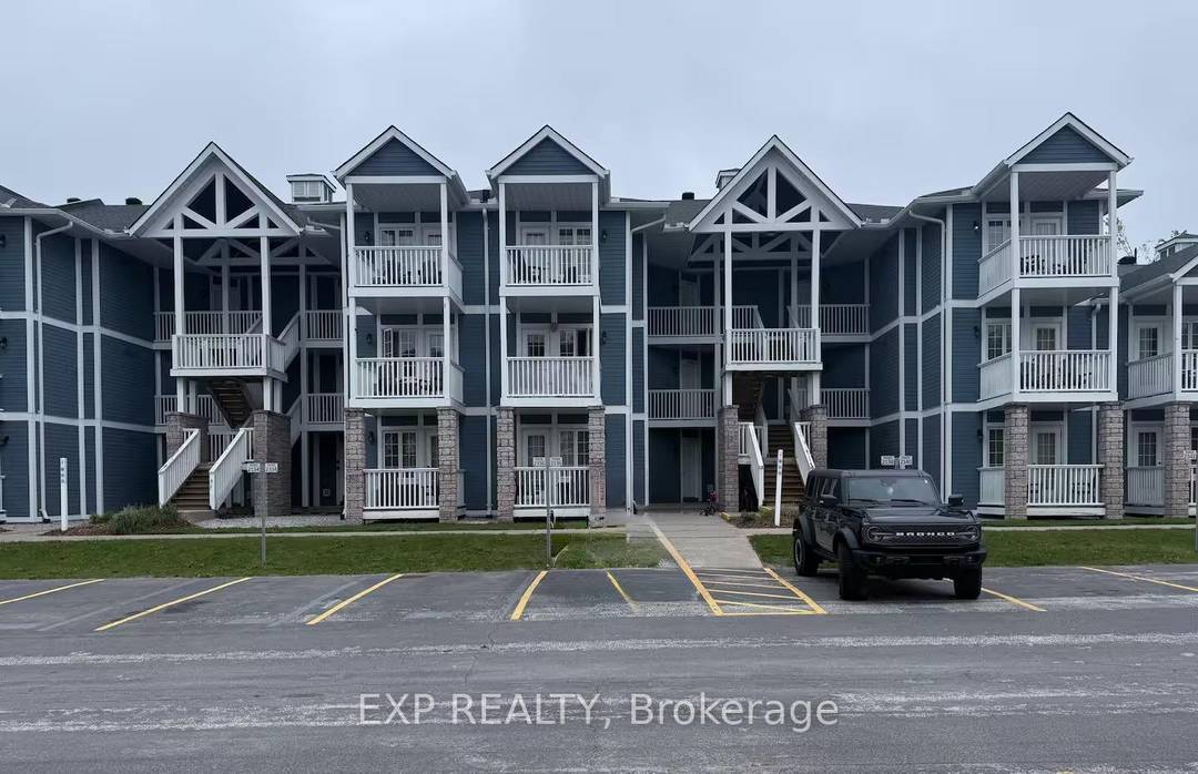 Discover luxury and space in this fully furnished, one bedroom unit, located near Horseshoe Valley and just minutes from Barrie.