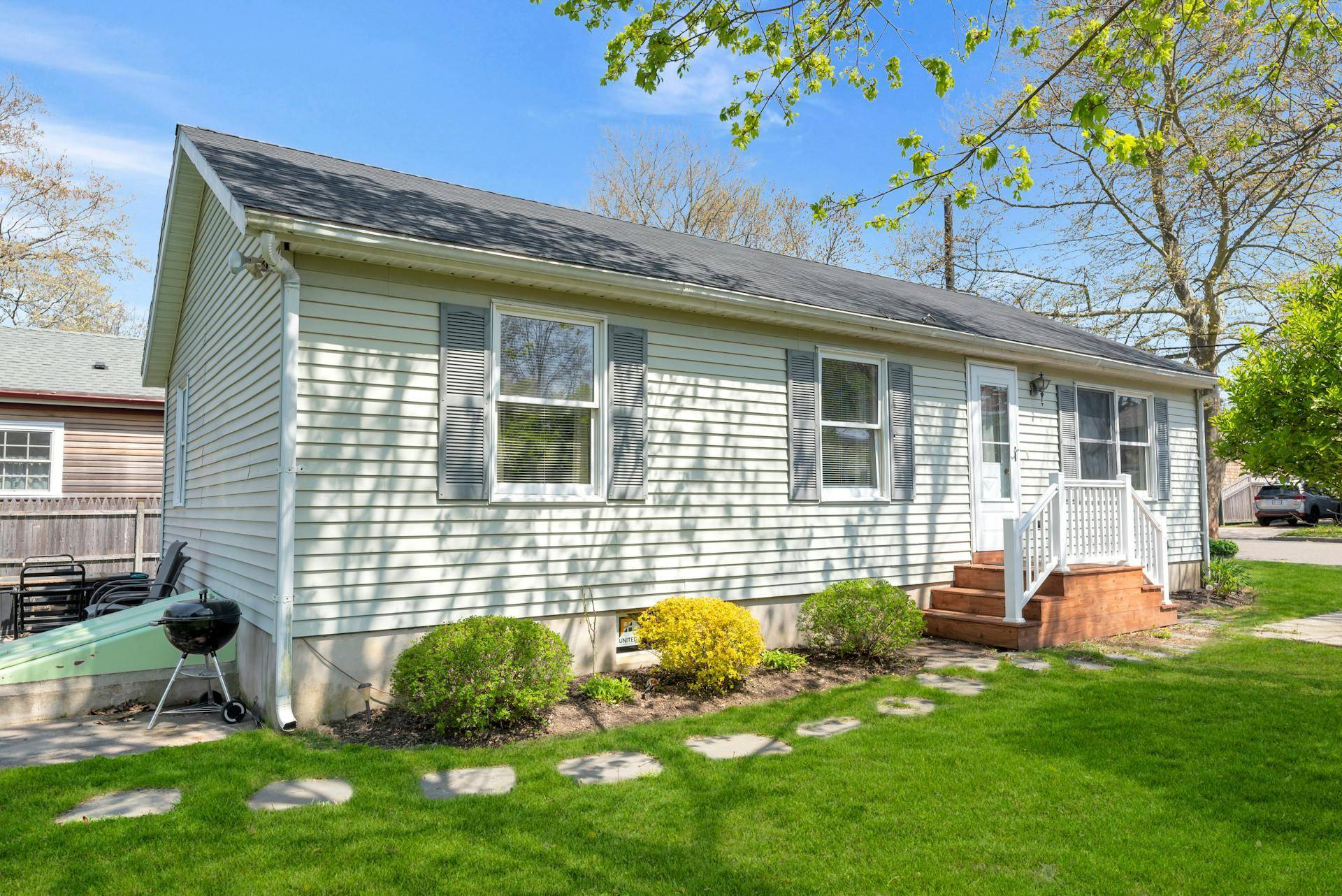 Home Sweet Home ! Discover the Comfort of One Floor Living in this Neat and Tidy Well Maintained Home.