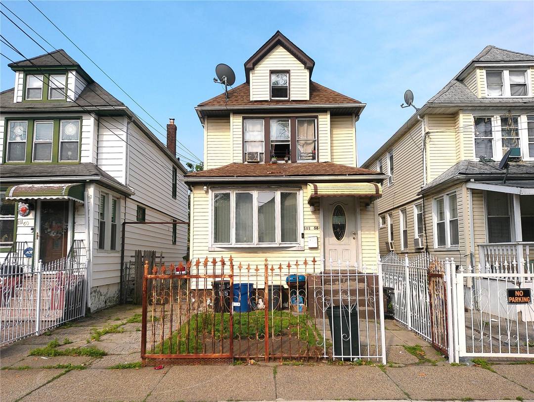 Ozone Park 1 family detached with detached garage driveway for 3 cars and OSE.