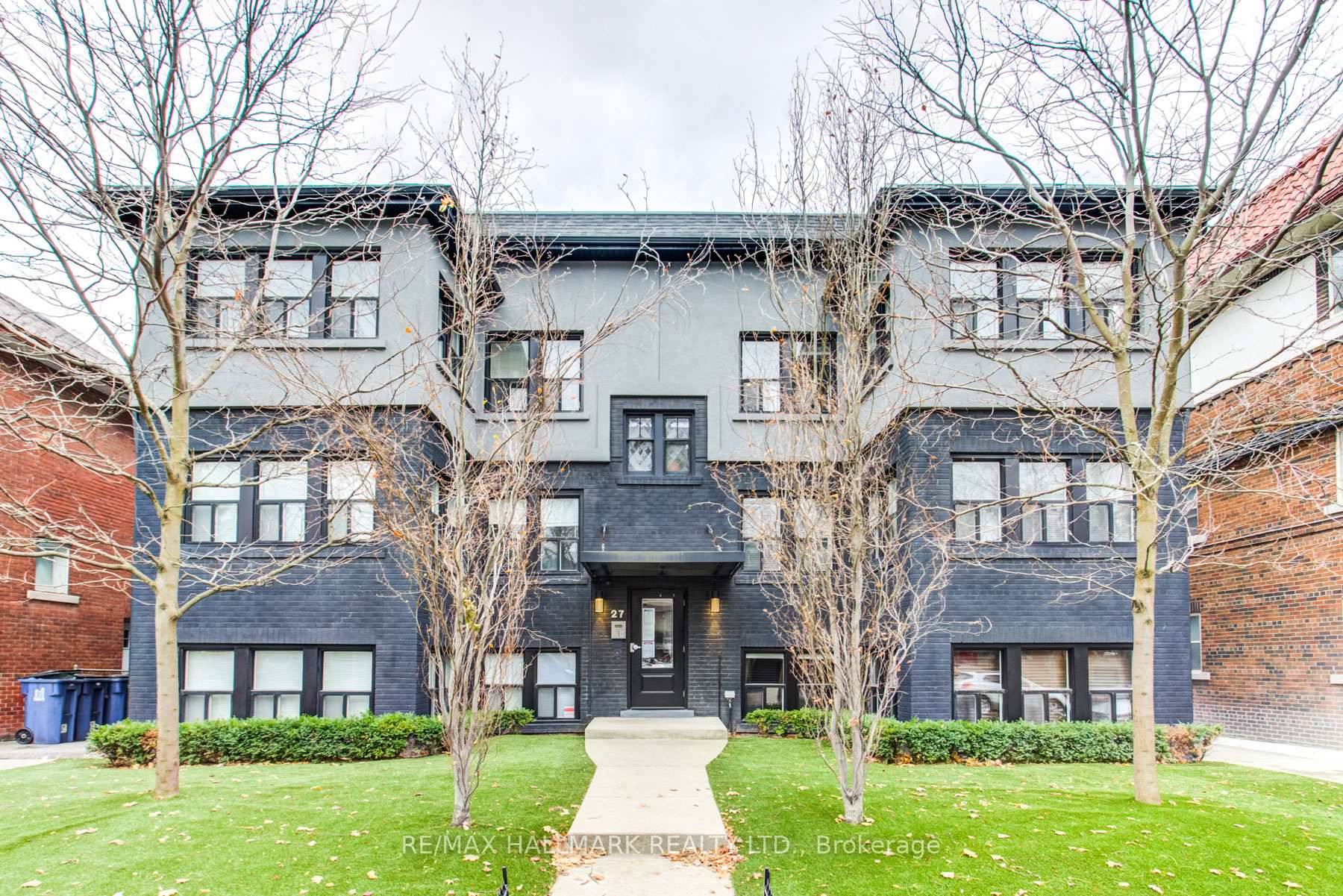 Introducing this charming 1 bedroom, 1 bath apartment just off Yonge Street.