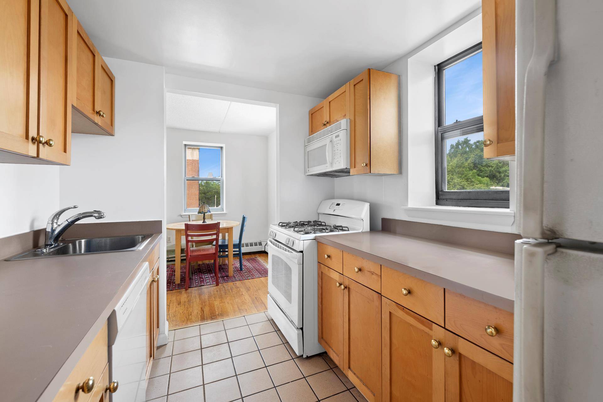 Sunlit Corner Two Bedroom with Split Layout, Juliette Balcony amp ; Walk Through Kitchen Welcome to Apartment 4E at Madison Park, 1831 Madison Avenue a bright and spacious market rate ...