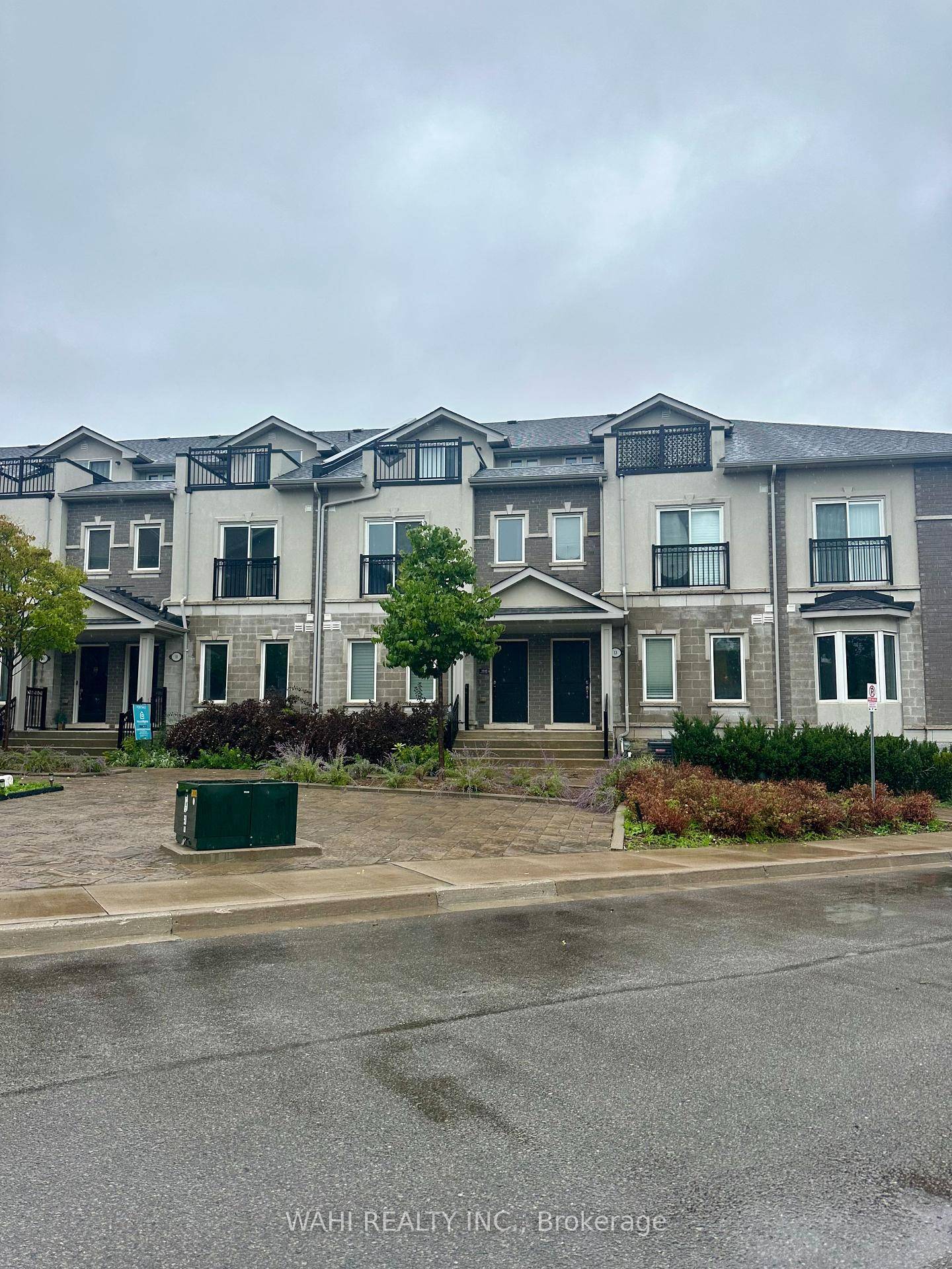 Welcome to this stunning townhouse in the highly sought after community of Whitby !