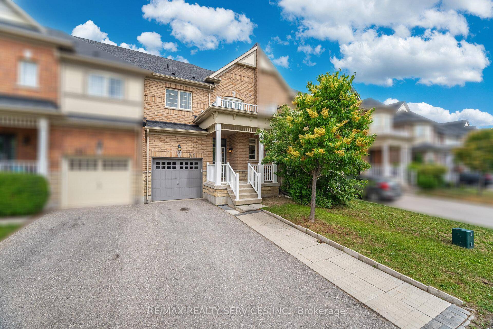 Beautiful ! ! ! Freehold 2 Storey Townhouse !