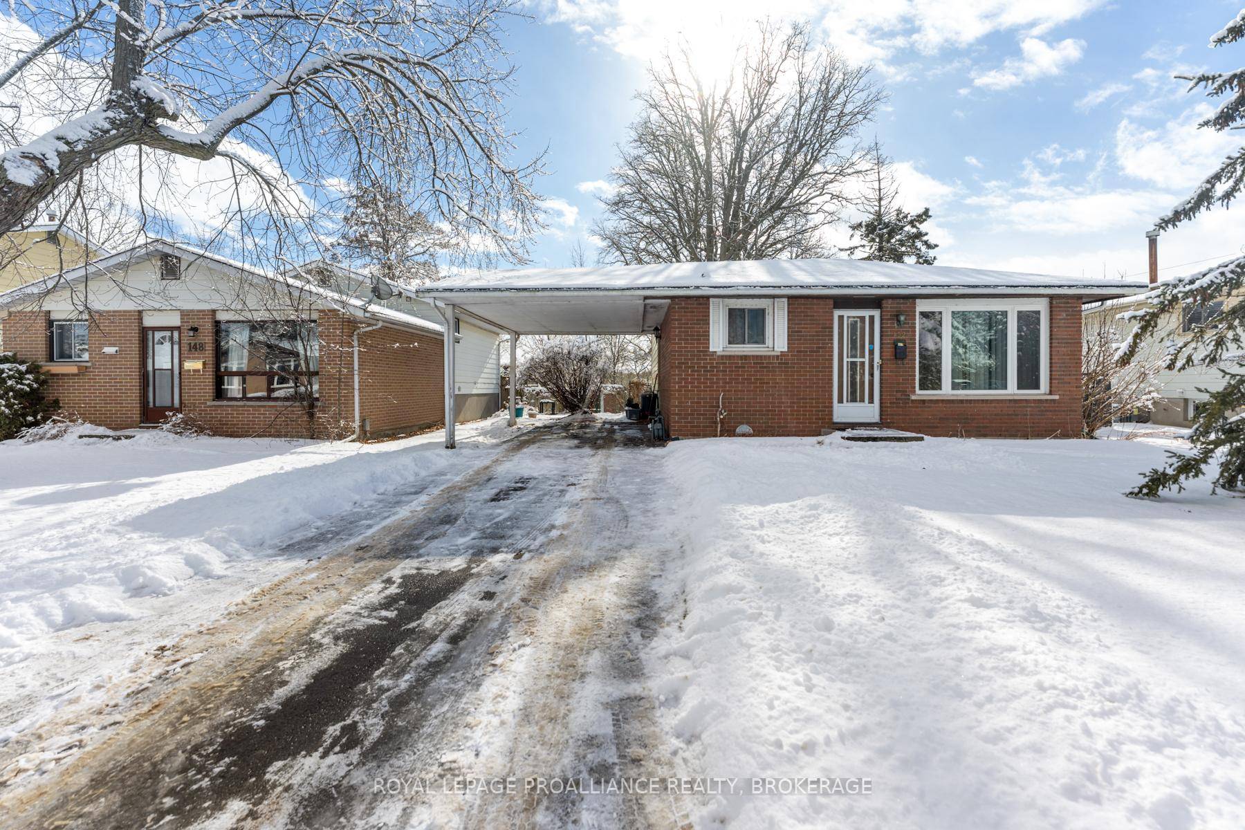 This charming 3 bedroom home is centrally located in Kingston, just steps away from St.