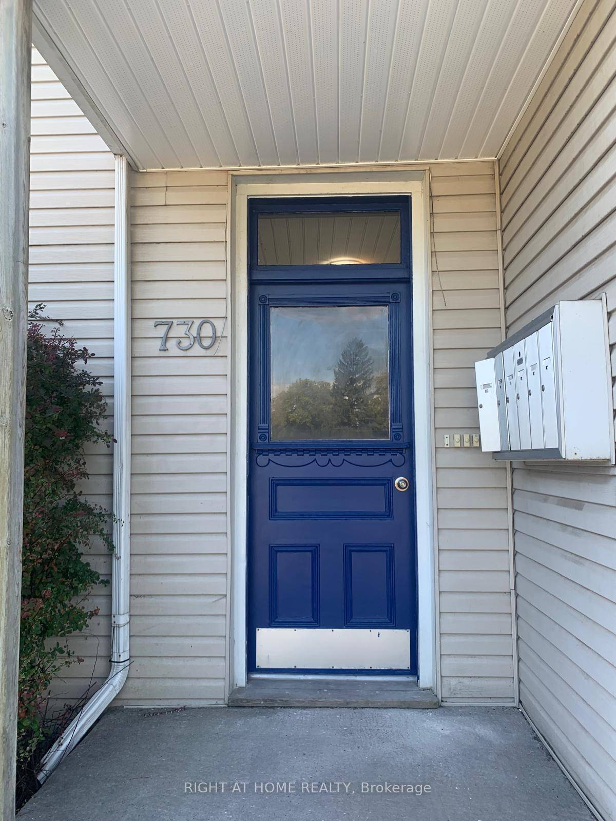 Beautifully renovated apartment with one parking space.