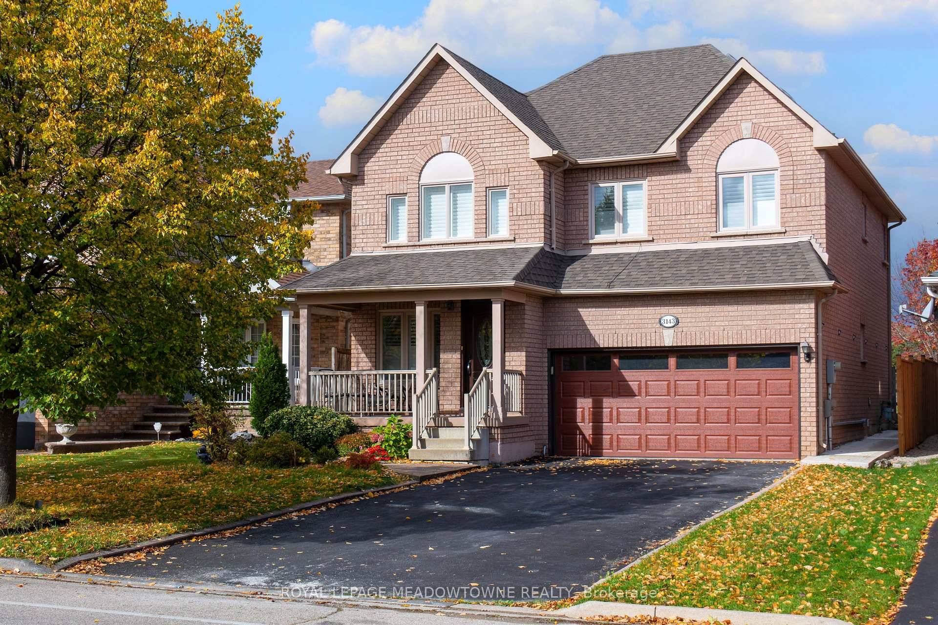 Welcome to this bright and spacious legal basement apartment in one of Meadowvale's most convenient and desirable locations right on the border of Lisgar !