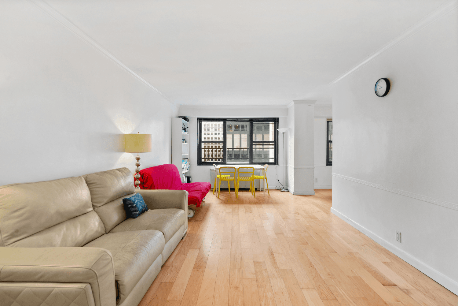 Bright amp ; Spacious 1 Bedroom with Home Office Den in Sutton Place !
