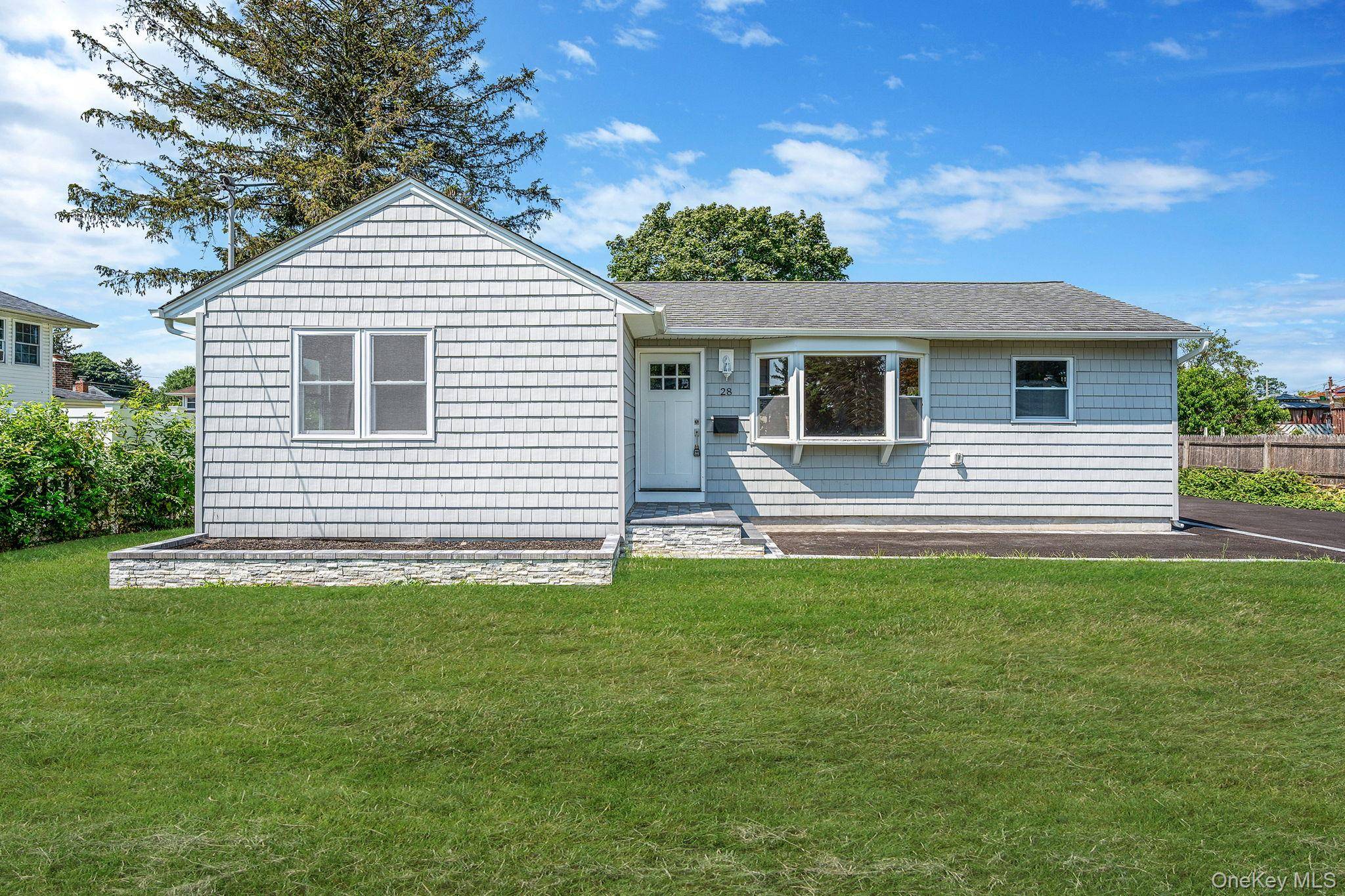 Stunning Renovated Open floor plan Ranch 3 Bedrooms, 2 Full baths, Full finished basement, brand new kitchen, new bathrooms, Hardwood amp ; marble flooring, granite countertops, new Led hi hats, ...