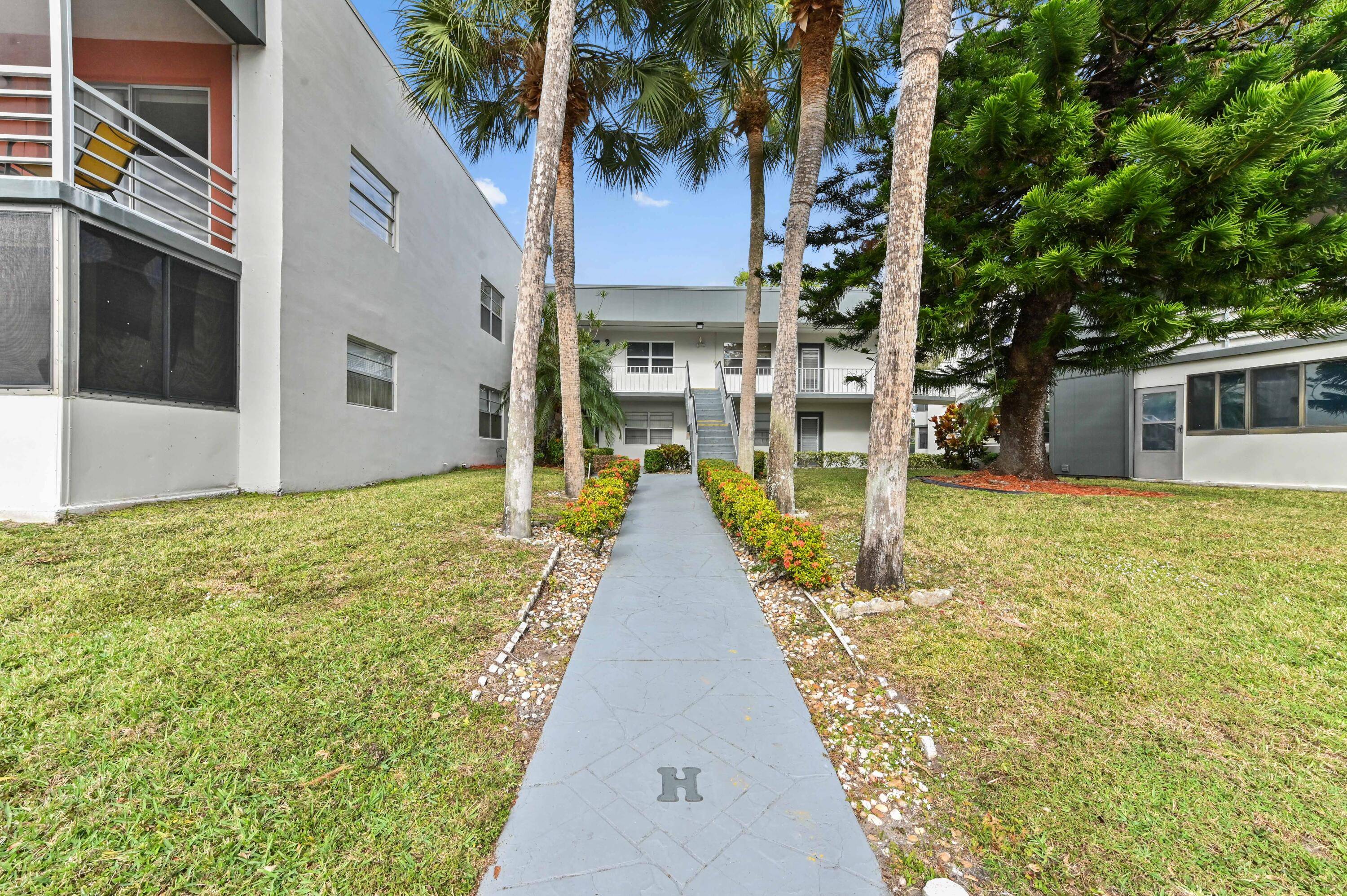 Discover the perfect blend of comfort and convenience in this ground floor corner unit nestled in the highly desirable Kings Point neighborhood.