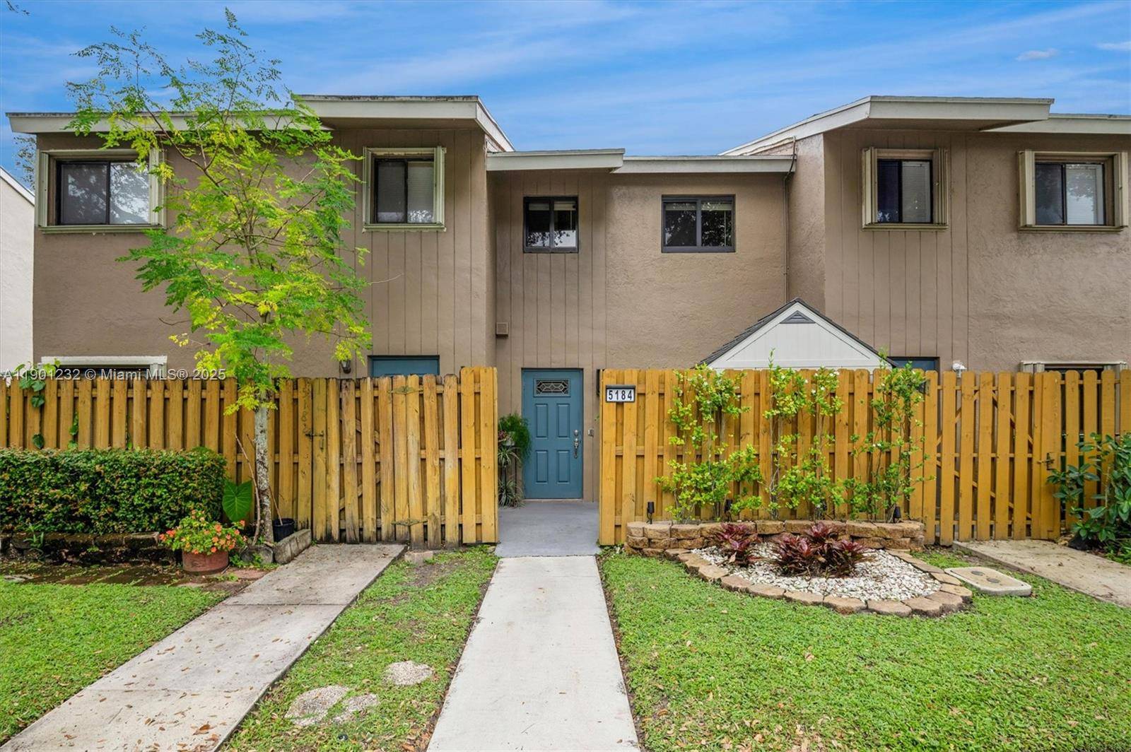 Rare Opportunity Updated Townhome in EQUESTRIAN COMMUNITY w RV, BOAT amp ; TRAILER Storage in the Town of Davie.