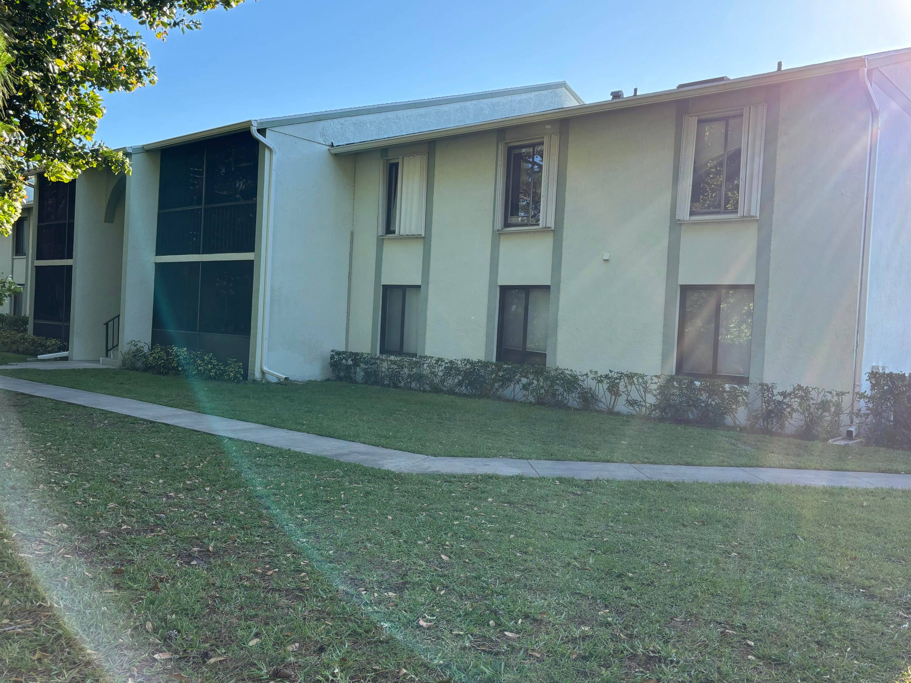 Private and serene location close to Okeechobee and Haverhill.