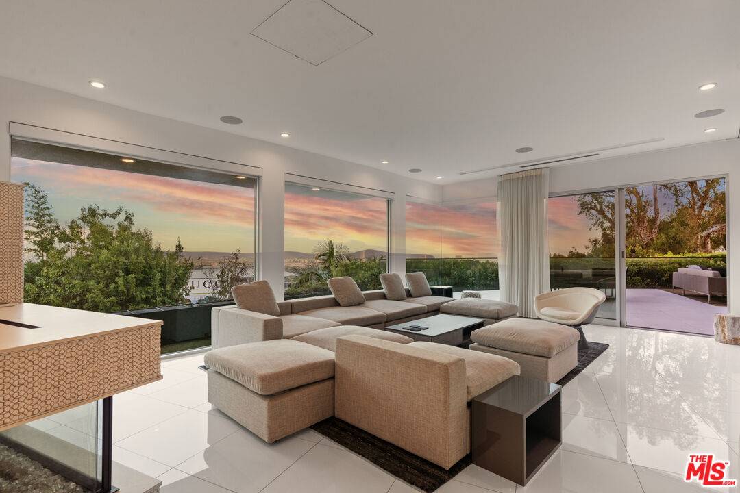 1377   Miller Pl 4BR Sunset Strip La