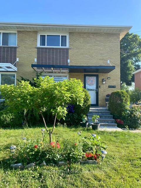 Nestled in the highly sought after Credit Woodlands neighbourhood, this charming semi detached home offers outstanding comfort and convenience for family living.