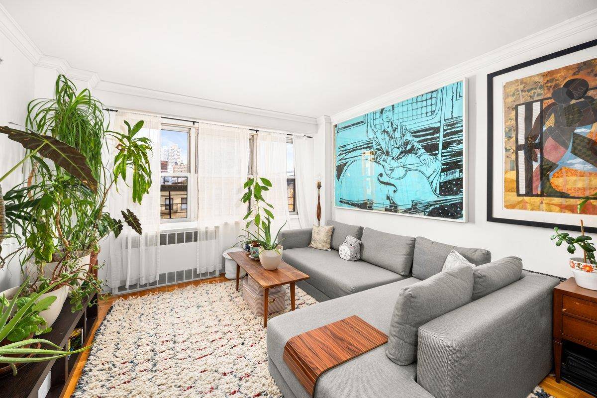 Welcome to sunlit Apartment 6G at 166 East 35th Street.