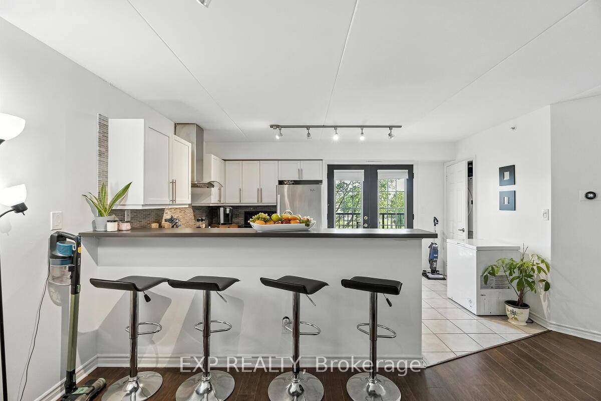 Spacious 2 Bdrm amp ; 2 Bthrm Condo In Sought After Wedgewood Complex, Open Concept Design, Gas Fireplace w Stone Accent Wall, Spacious Kitchen w Stainless Steel Appliances, Backsplash amp ...
