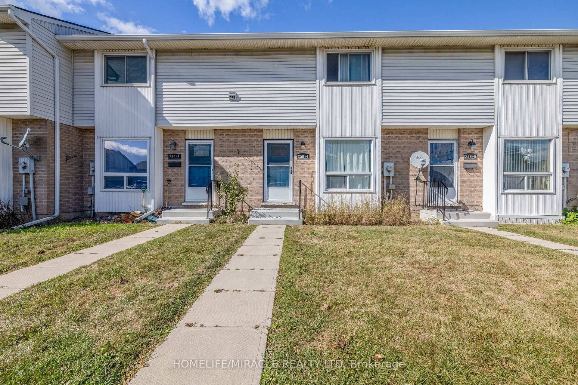 Welcome to this beautifully updated and spacious townhouse, offering 3 generously sized bedrooms and 2 modern bathrooms.