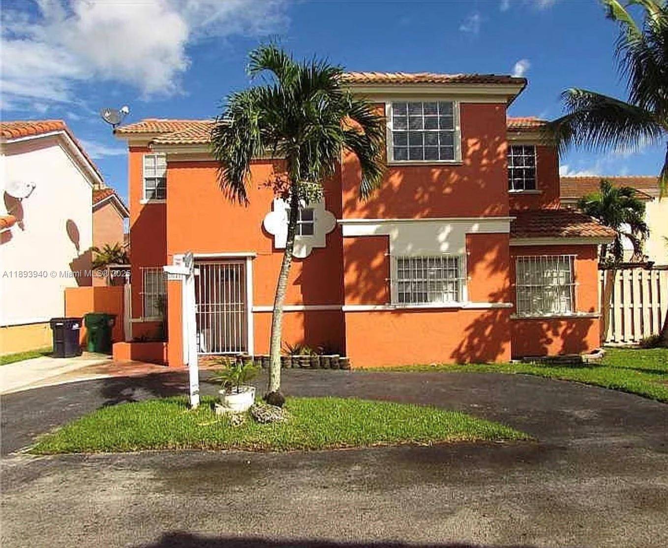 Welcome to this single family home located in the highly desirable Lake Pointe community of Tamiami.