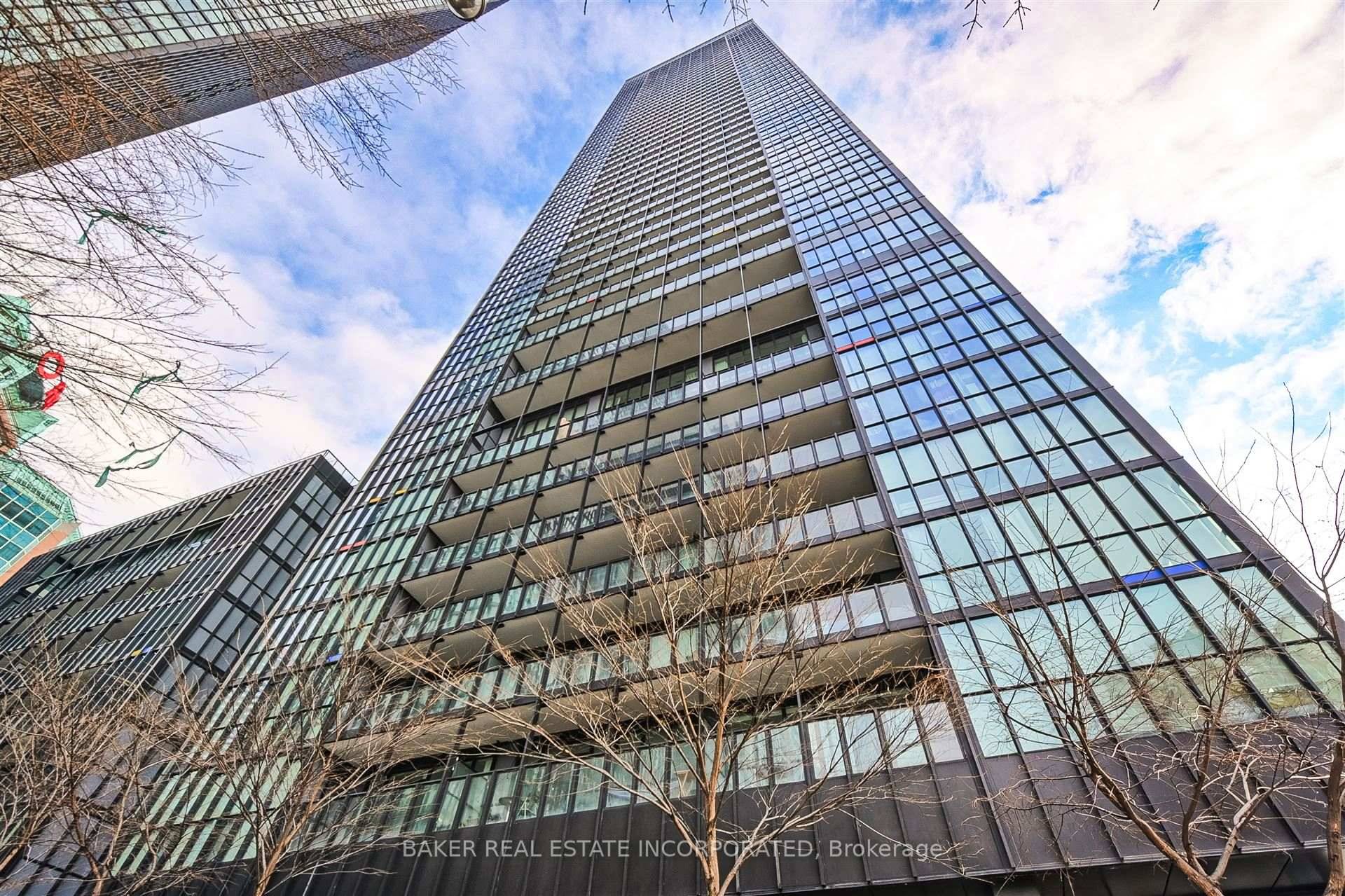 Incredible Views of the Toronto Skyline from this Bright Open Concept West Facing Large 1 Bedroom Unit, Freshly Painted.
