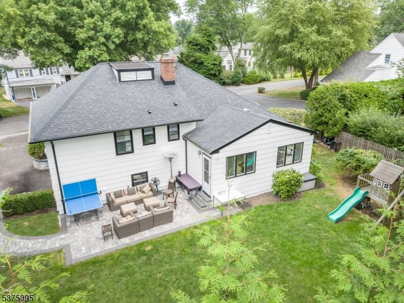 ADORABLE SPLIT LEVEL RENTAL WITH MANY UPGRADES IN DESIRABLE DEERFIELD SECTION INCL.