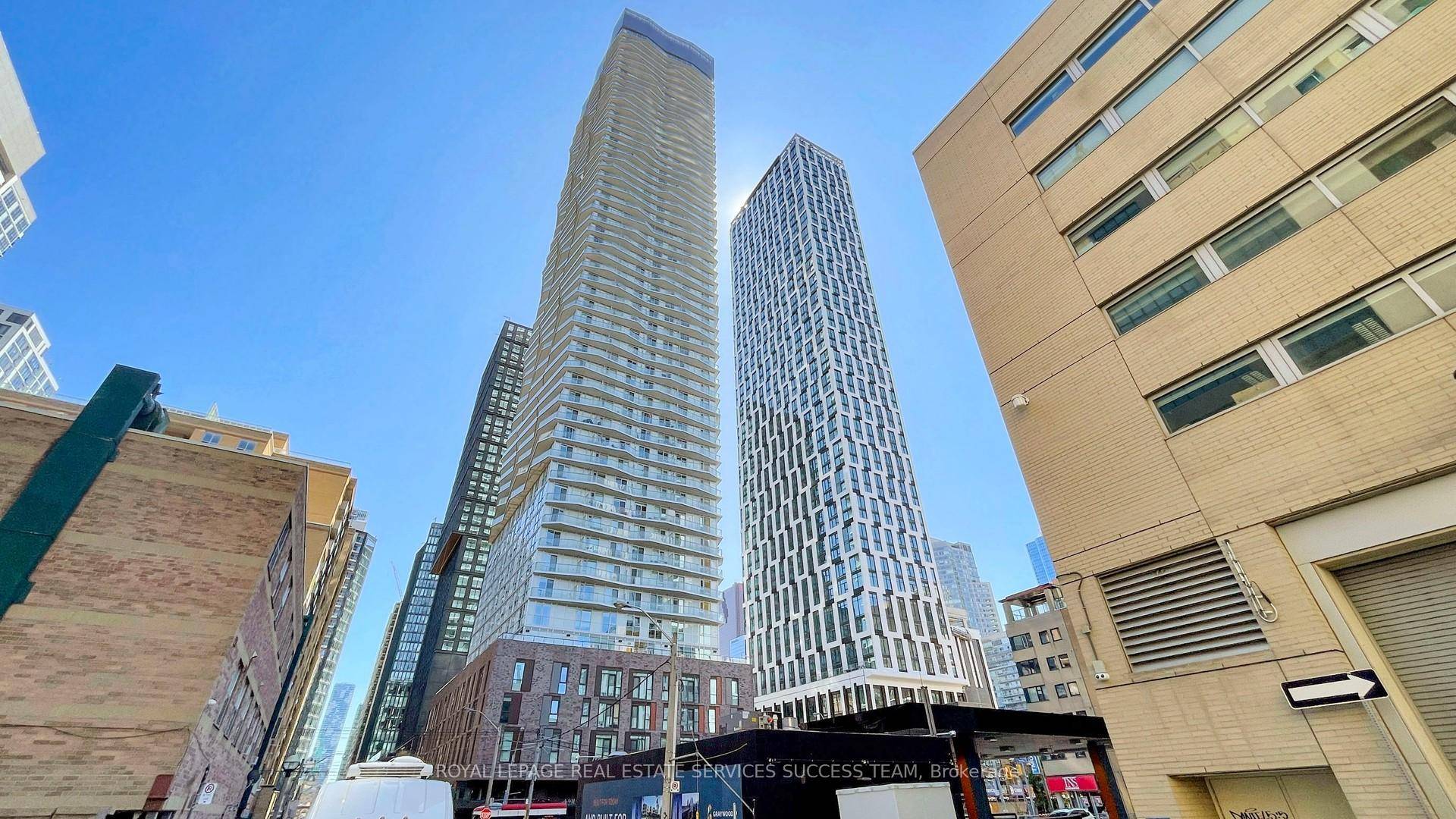 Experience luxury living at Social Condos by Pemberton Group, a landmark 52 storey tower in the heart of downtown Toronto !