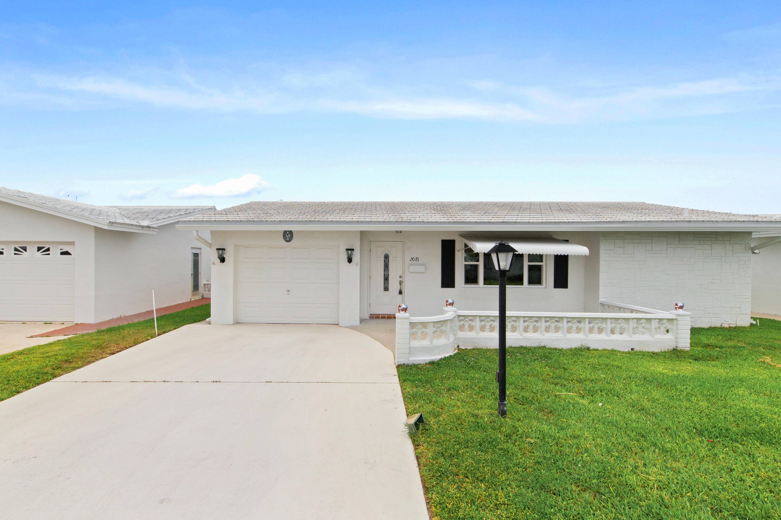 Nestled within 55 Palm Beach Leisureville, this updated Challenger model offers 2 master ensuites with walk in closets and updated bathrooms.