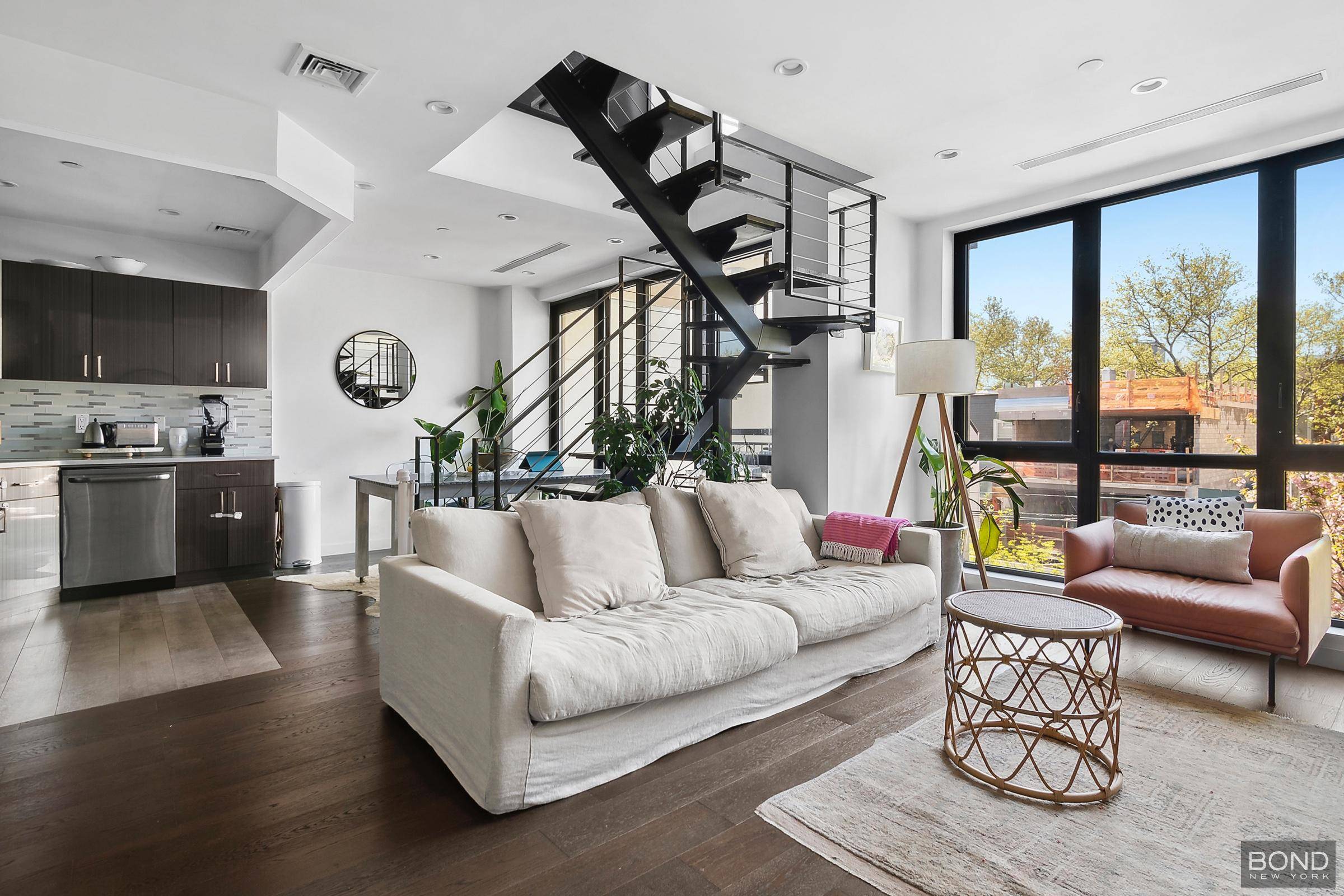 2BR 1. 5BA Duplex Condo with Private outdoor space in Williamsburg !