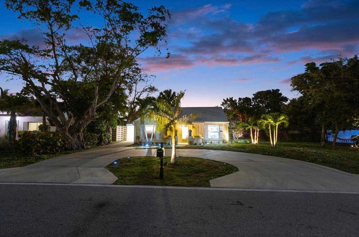 Introducing a stunning 3 bedroom, 2 bathroom oasis nestled in the serene East Lantana neighborhood.