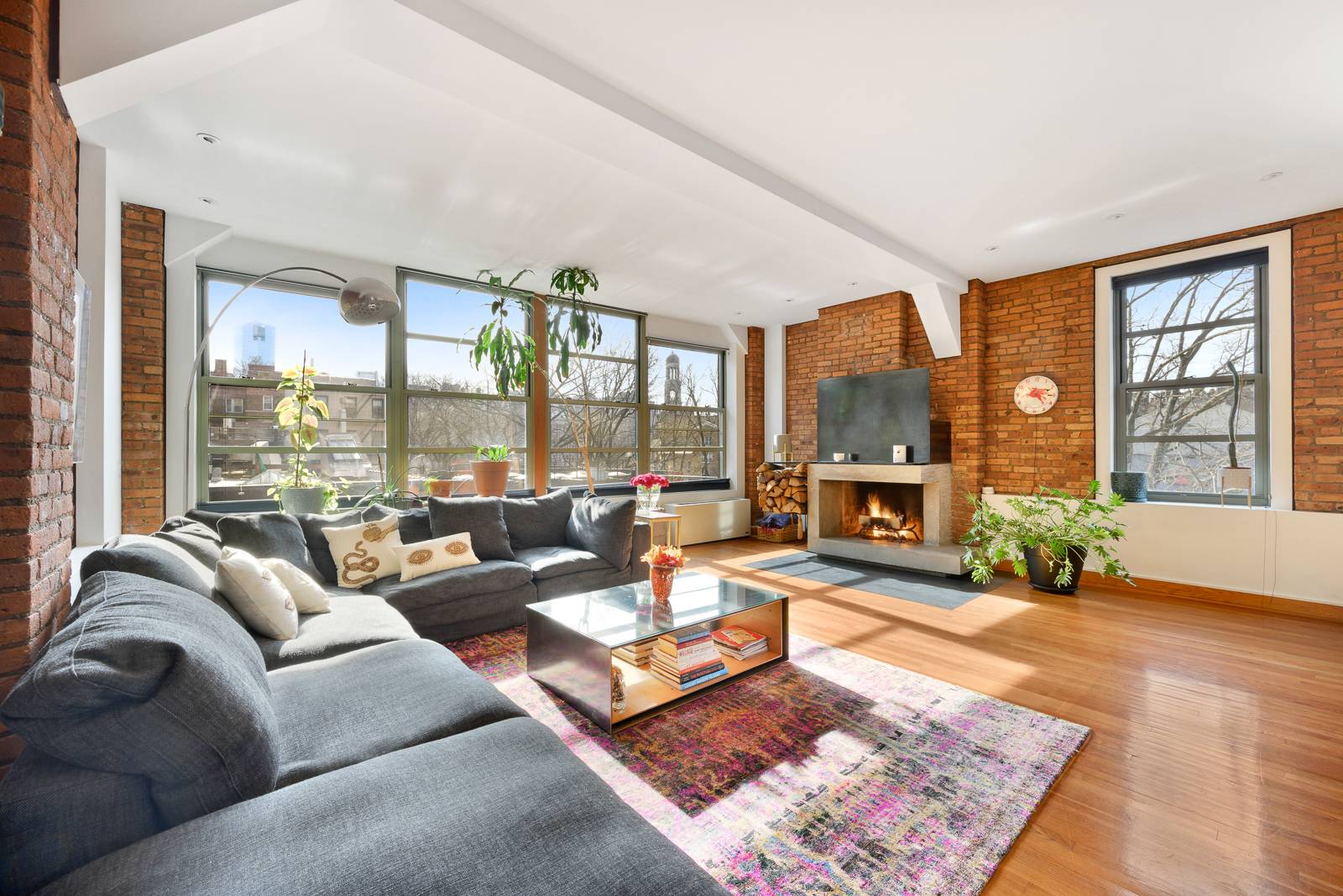 With its enviable location, abundant natural light and protected views, this sprawling full floor over 2, 000 sq.