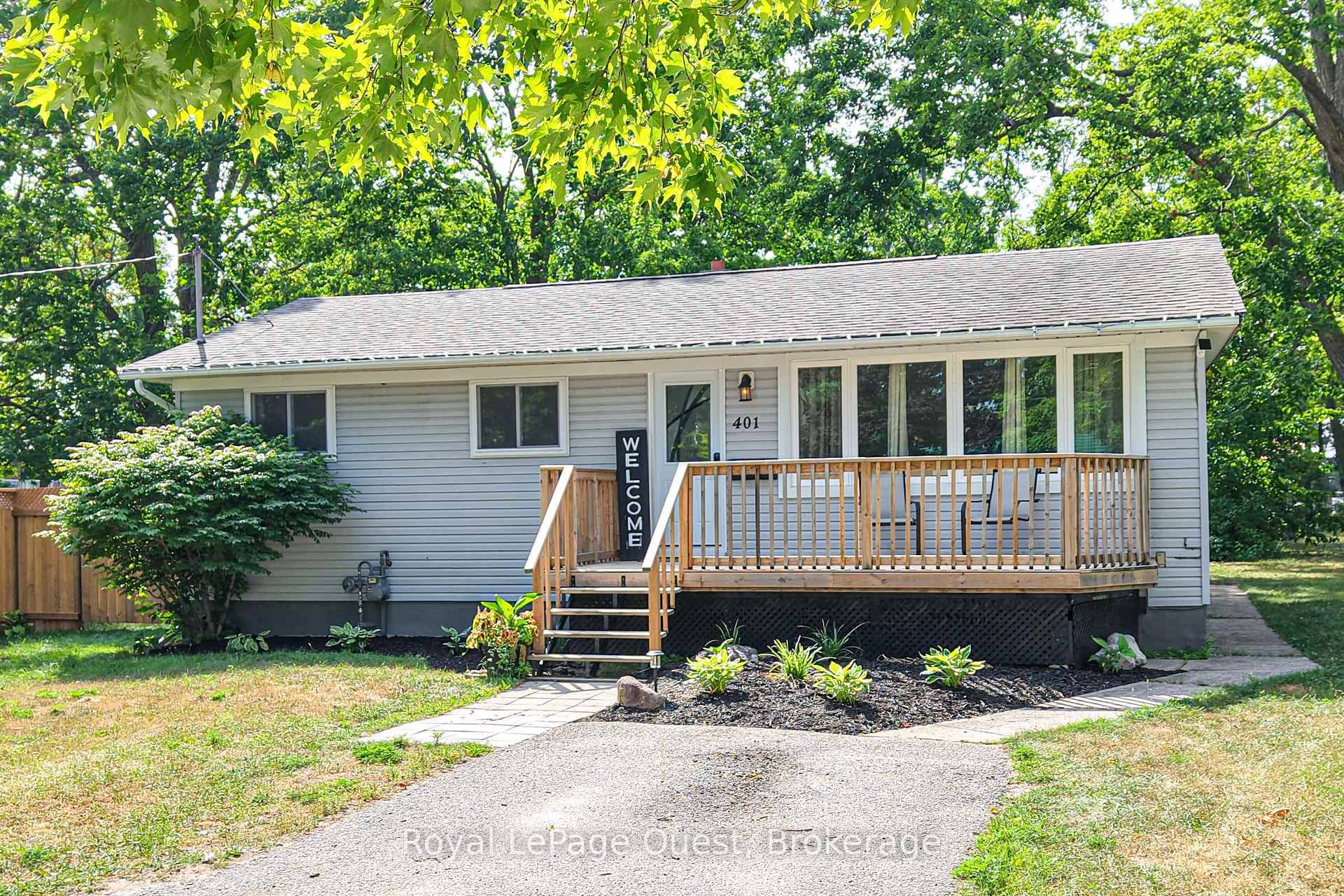 Close to everything location on Mississaga St.