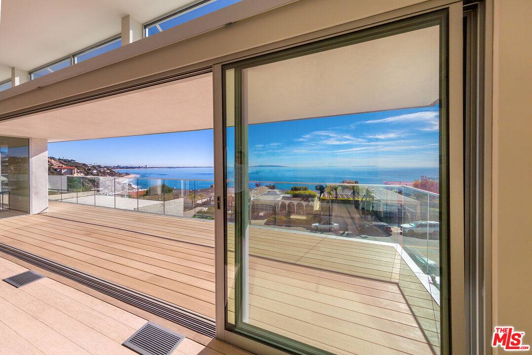 18223   Coastline Dr Malibu LA
