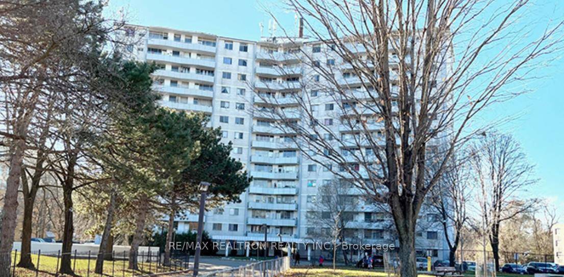 Spacious 2 Bedroom Apartment In A Great Location !